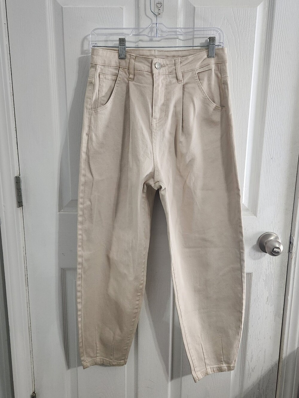 Pleated barrel leg cream denim jeans size 6 minimalist high rise cropped